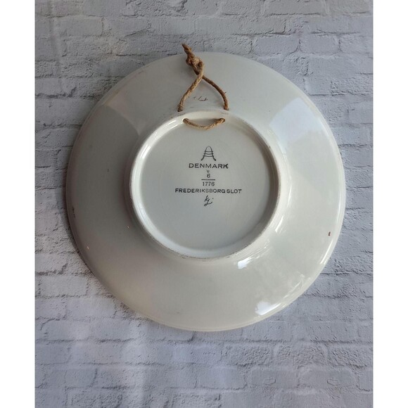 Vintage Royal Copenhagen Ornamental Plate featuring Frederiksborg Slot (castle) - Picture 2 of 3